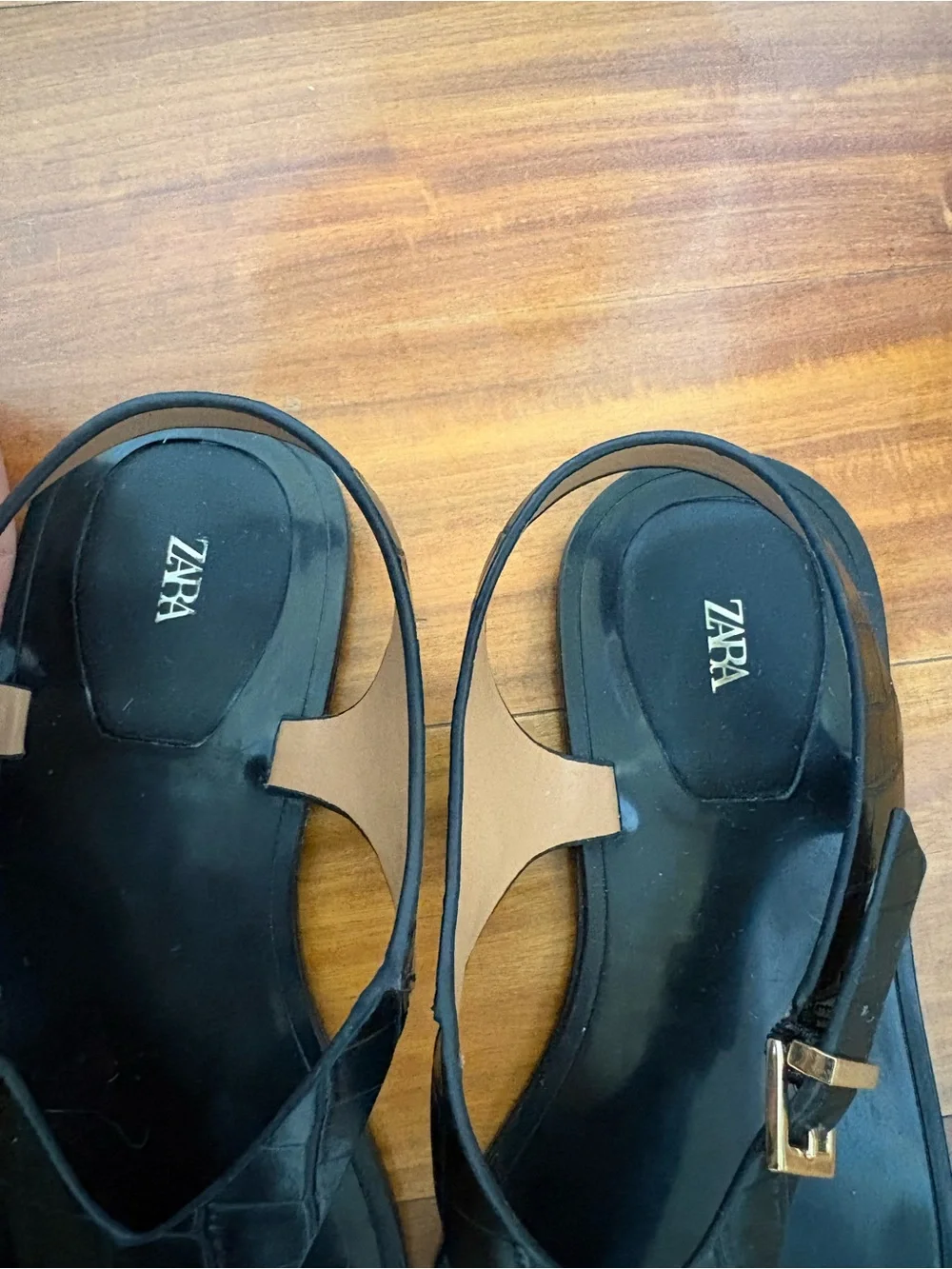 ZARA Black Croc-Effect Thong Sandals with Gold Buckles - Picture 4 of 5